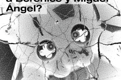 Imagen de un oso mascot de AXE Ceremonia y texto: ¿Quién mato a Berenice y Miguel Angel?